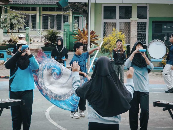 Jelang Libur, Drum Band MTsN 2 Kota Jambi Intensifkan Latihan Formasi Jelang Libur, Drum Band MTsN 2 Kota Jambi Intensifkan Latihan Formasi
