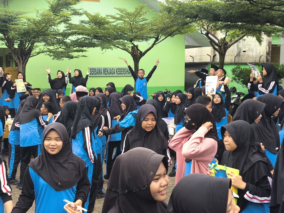 OSIM MTsN 2 Kota Jambi Gelar Bazaar Meriah Sambut HUT RI ke-80