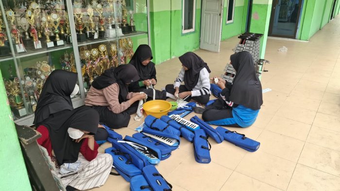 Tak Hanya Latihan, Tim Drumband MTsN 2 Kota Jambi Kompak Berbenah Tak Hanya Latihan, Tim Drumband MTsN 2 Kota Jambi Kompak Berbenah