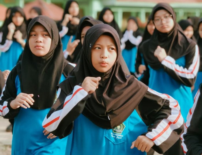 Bakar Semangat, Siswa MTsN 2 Kota Jambi Kompak Senam Tiga Irama