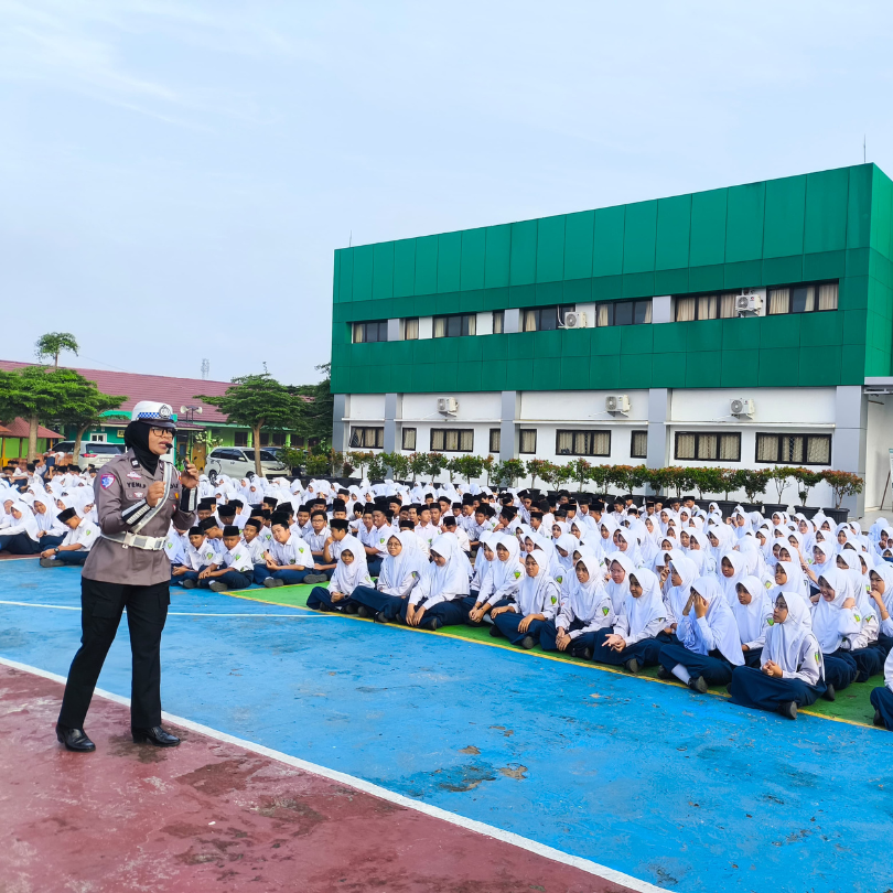 Belum Cukup Umur, Jangan Nekat! Sosialisasi Lalu Lintas di MTsN 2 Kota Jambi