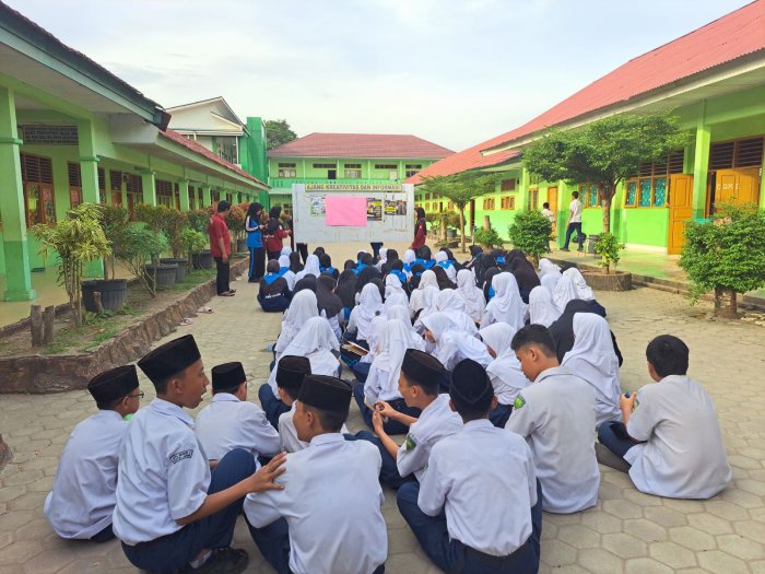 Ekskul PMR MTsN 2 Kota Jambi Lengkapi Kepengurusan Baru Ekskul PMR MTsN 2 Kota Jambi Lengkapi Kepengurusan Baru