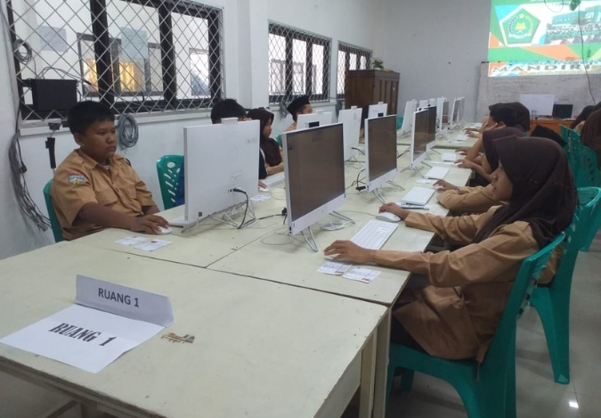 Sesi Kedua ANBK di MTsN 2 Kota Jambi pada Hari pertama Berjalan Lancar Sesi Kedua ANBK di MTsN 2 Kota Jambi pada Hari pertama Berjalan Lancar