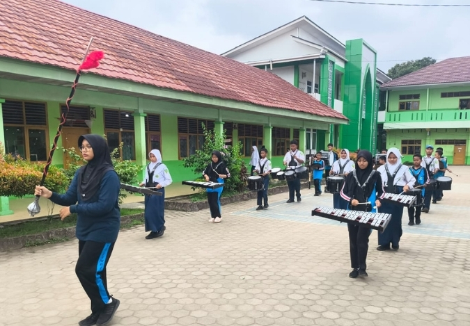 Menuju Pawai dan Konser, Drumband MTsN 2 Gelar Latihan Intensif