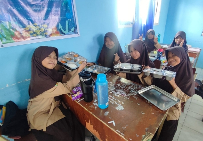 Potret Ceria Santap Sehat MBG Kelas 7C, 8D dan 8I