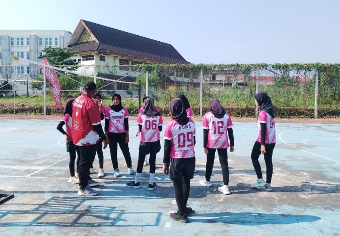 Performa Gigih Tim Voli Putri MTsN 2 Kota Jambi Warnai Pertandingan Aksioma