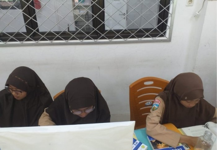 Menuju OMI IPS 2025, Tiga Siswi MTsN 2 Kota Jambi Mantapkan Latihan