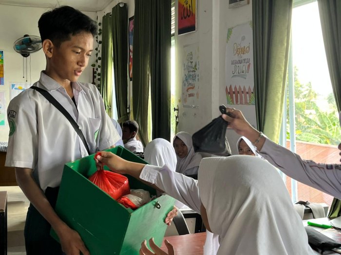 Ekstravaganza Ramadan: Dari Tangan Siswa, Hadir Sembako untuk Sesama