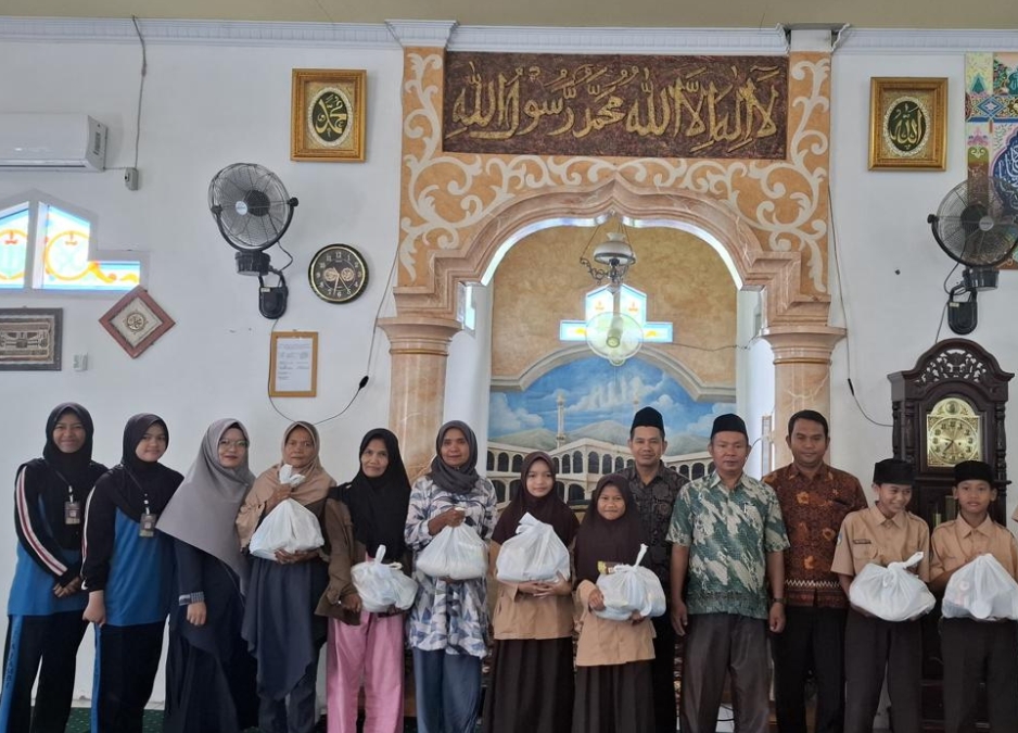 MTsN 2 Kota Jambi Gelar Acara Extravaganza Jilid III, Bagikan Sembako kepada Warga Madrasah