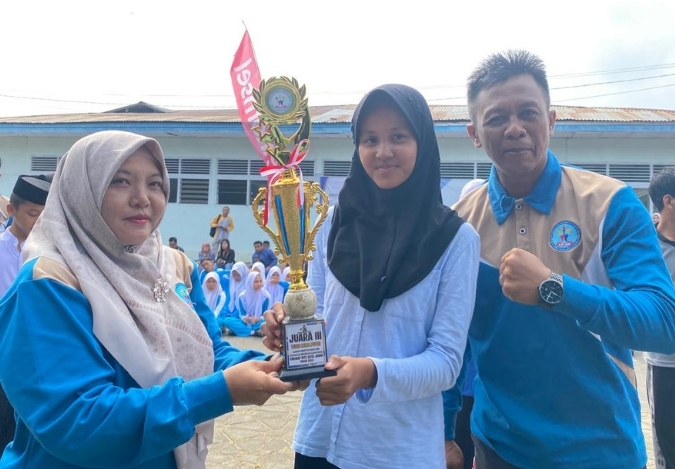 Azilah Yusri Syah Raih Juara 3 Tenis Meja Putri Aksioma 2025