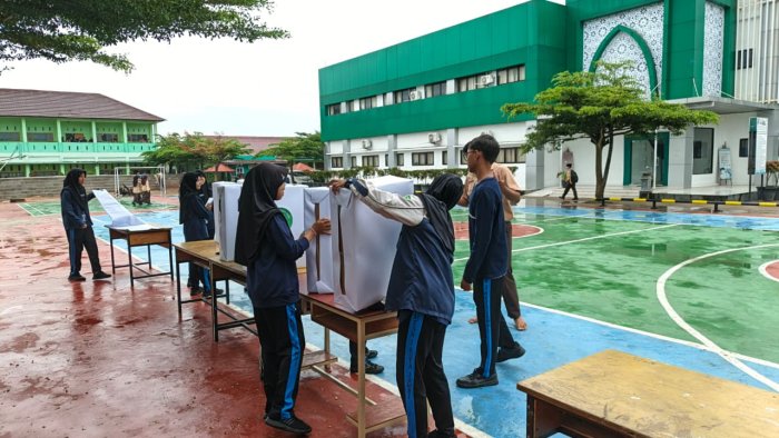 Rabu Demokrasi di MTsN 2 Kota Jambi, Panitia Bergerak Sejak Pagi