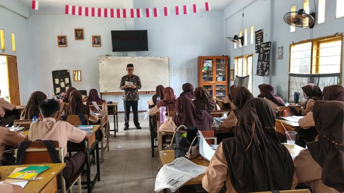 Asesmen Bangun Ruang Ala Pak Wahid: Open Book, Soal A-B, dan Gawai Dinonaktifkan Demi Fokus dan Kejujuran