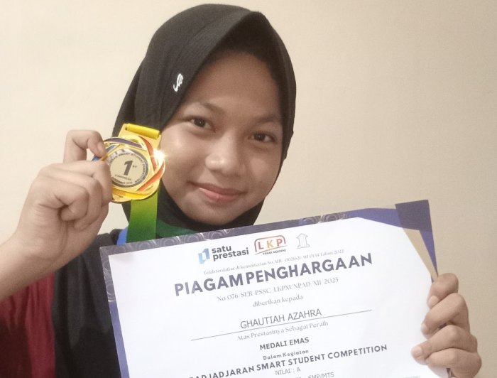 Ghautiah Azahra Raih Medali Emas di Padjadjaran Smart Student Competition