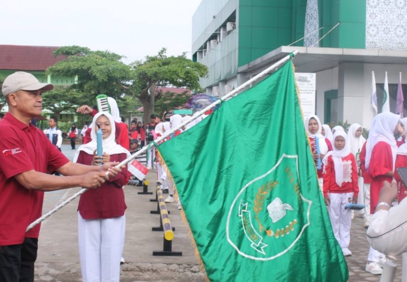 Meriah! Jalan Santai Merah Putih MTsN 2 Kota Jambi Sambut HUT RI ke-80
