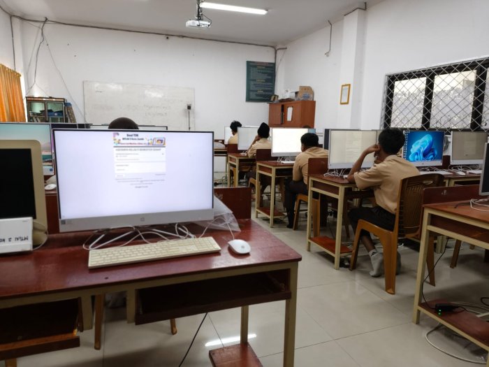 Siswa Kelas 9 Hadapi Tantangan Teori Digital dan Praktik Desain AI