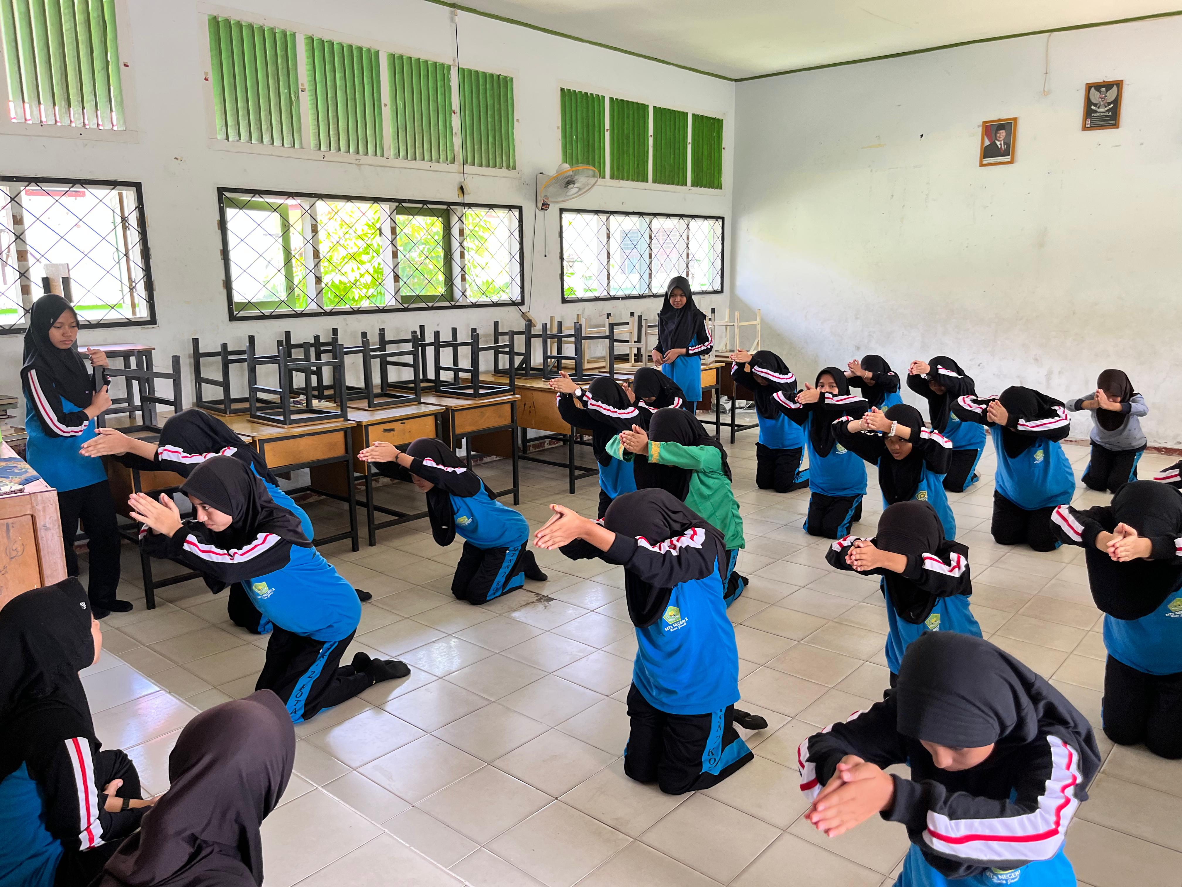 Ekskul Tari MTsN 2 Kota Jambi Latihan Tari Sekapur Sirih dan Joget Batanghari: Lestarikan Budaya Jambi Sejak Dini
