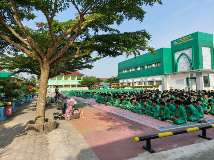 Yasinan Jumat: Menyatukan Iman dan Karakter di MTsN 2 Kota Jambi