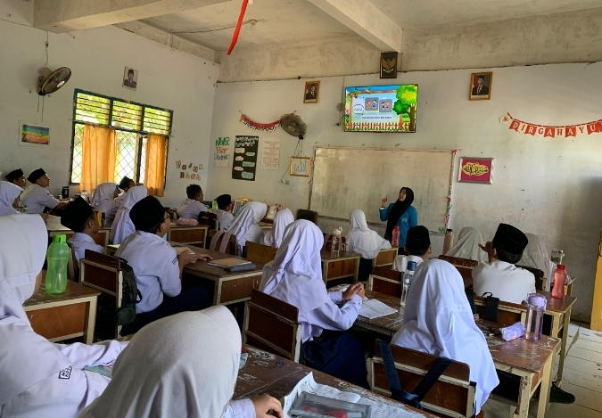 Mahasiswi PLP dari UIN STS Jambi Sulap Layar Jadi Guru Bahasa Arab