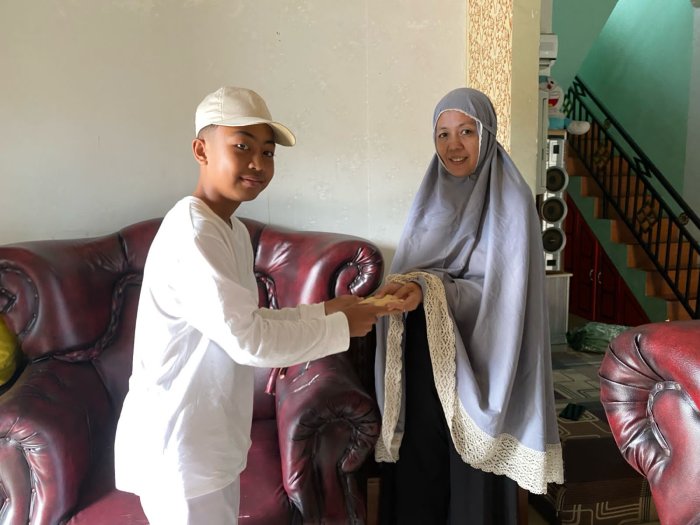 Wujud Kepedulian, OSIM Serahkan Tali Kasih untuk Siswa Berduka Wujud Kepedulian, OSIM Serahkan Tali Kasih untuk Siswa Berduka