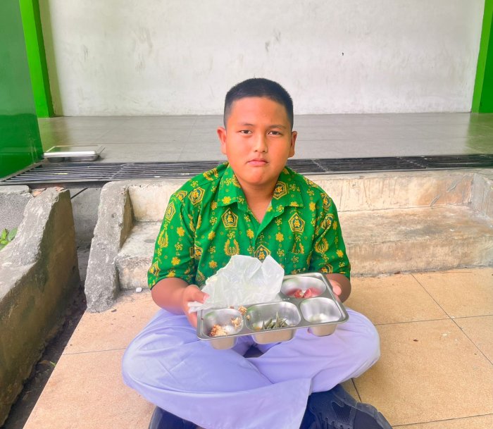 Kelas 8H MTsN 2 Kota Jambi Laksanakan MBG dengan Tertib dan Antusias Kelas 8H MTsN 2 Kota Jambi Laksanakan MBG dengan Tertib dan Antusias