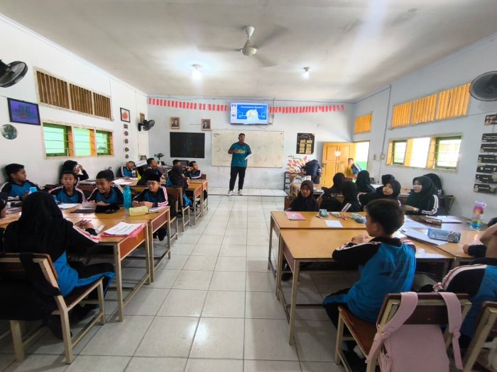 Bapak Ade Saputra, S.Pd Produksi Video UKIN UKMPPG Hari Ini