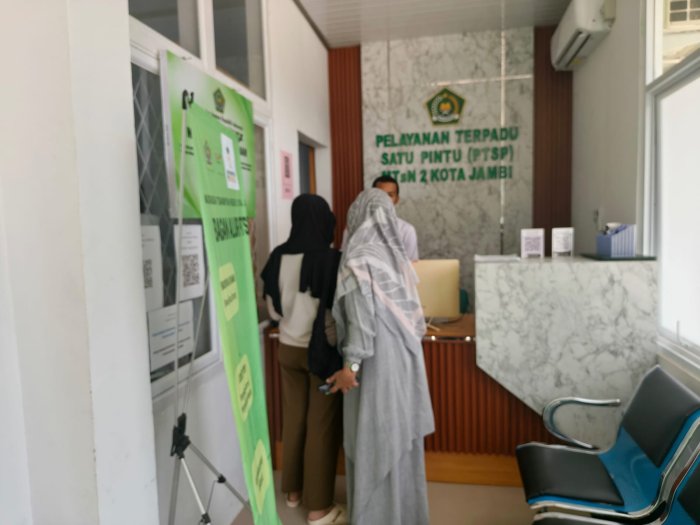 Satu Pintu untuk Semua Urusan: PTSP MTsN 2 Kota Jambi Optimalkan Layanan Informasi dan Administrasi Satu Pintu untuk Semua Urusan: PTSP MTsN 2 Kota Jambi Optimalkan Layanan Informasi dan Administrasi