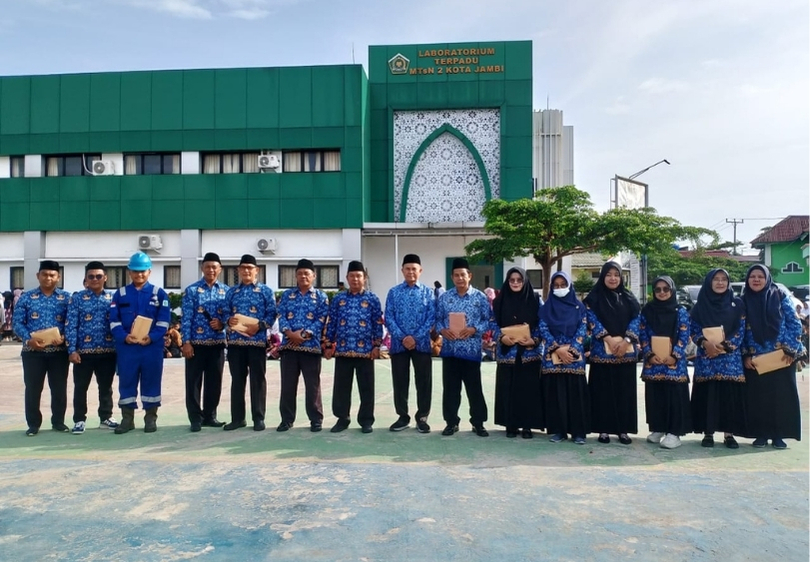 Guru Inspiratif MTsN 2 Kota Jambi Terima Apresiasi di Hari Kemerdekaan