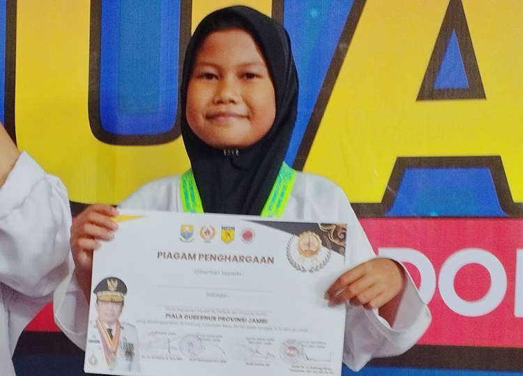 Dari Dojo ke Podium: Nazwa Dwi Zalvi Raih Emas Kumite Provinsi Dari Dojo ke Podium: Nazwa Dwi Zalvi Raih Emas Kumite Provinsi