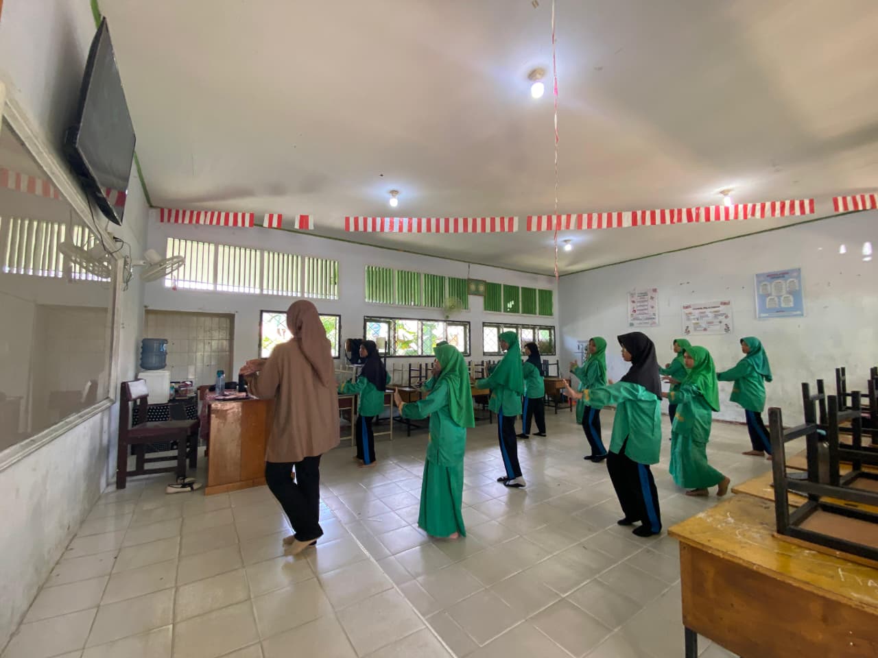 Ekskul Tari MTsN 2 Kota Jambi Lanjutkan Latihan Tari Joget Batanghari