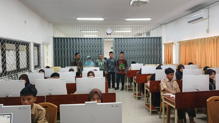 TKA Hari Pertama di MTsN 2 Kota Jambi Berjalan Lancar Meski Sempat Terkendala Teknis