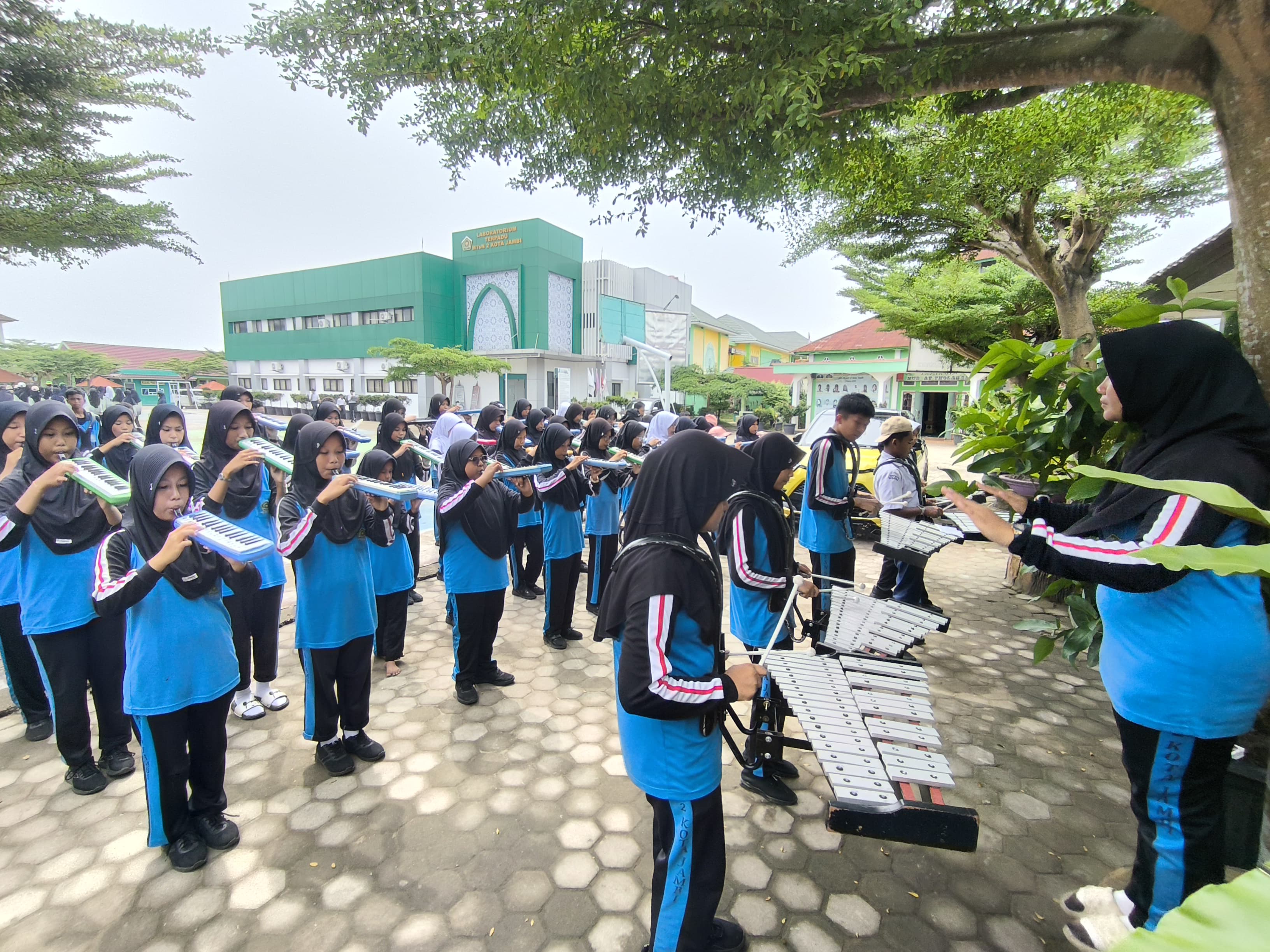 Tim Drum Band dan Paskibra MTsN 2 Kota Jambi Mulai Latihan Upacara Dirgahayu RI ke-80