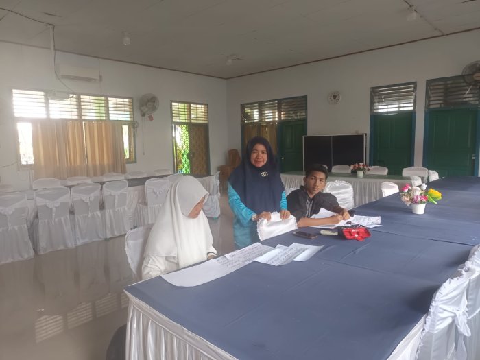 Tim Kaligrafi MTsN 2 Kota Jambi Mantapkan Latihan: Mirza dan Raisa Asah Karya Bersama Ibu Fitriati