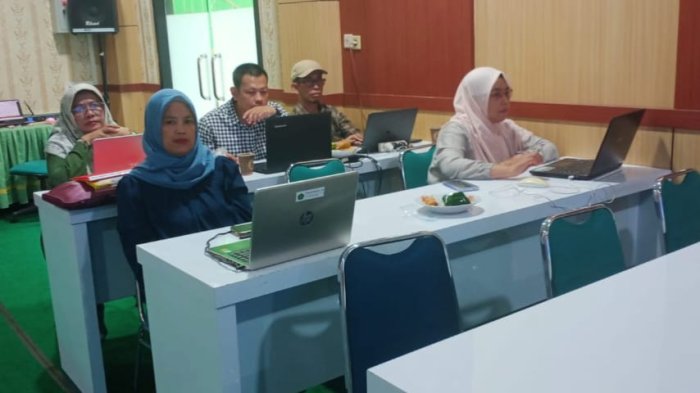 Ibu Fauziah Ikuti Lembur Sosialisasi Penyusunan SOP Administrasi Pemerintahan di Kemenag Kota Jambi