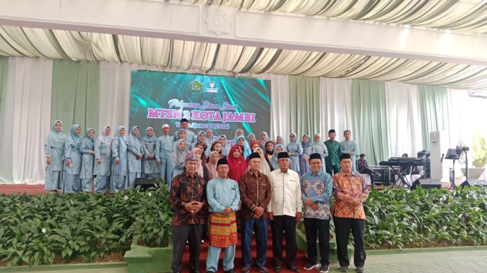 Penuh Haru dan Khidmat, MTsN 2 Kota Jambi Sukses Lepas Siswa Kelas IX Angkatan 44 Penuh Haru dan Khidmat, MTsN 2 Kota Jambi Sukses Lepas Siswa Kelas IX Angkatan 44