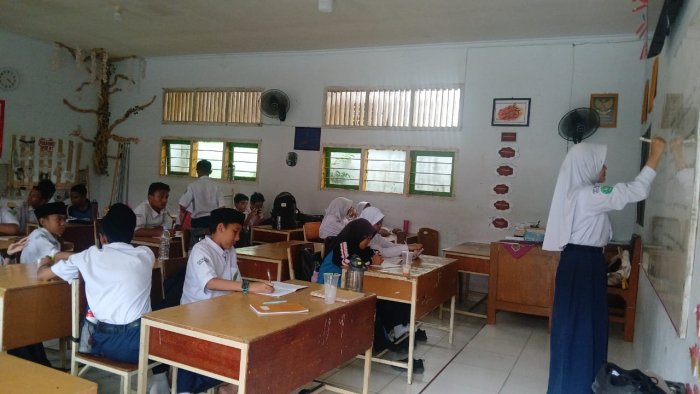 Ekskul Olimpiade IPS MTsN 2 Kota Jambi Latihan Intensif: Sejarah Manusia Purba Jadi Fokus