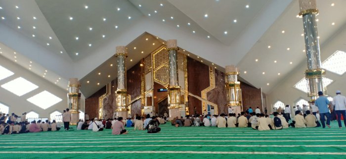 Menguatkan Ukhuwah: Kepala MTsN 2 Kota Jambi di Masjid Raya Tsamaratul Insan Menguatkan Ukhuwah: Kepala MTsN 2 Kota Jambi di Masjid Raya Tsamaratul Insan