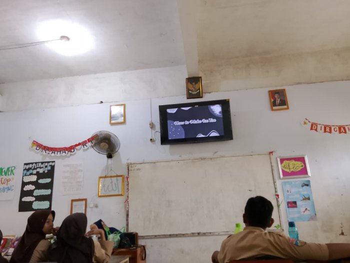Kelas 7A Tonton Video Prosedur Teks Bersama Ibu Rabiah: Belajar Bahasa Inggris Jadi Lebih Seru