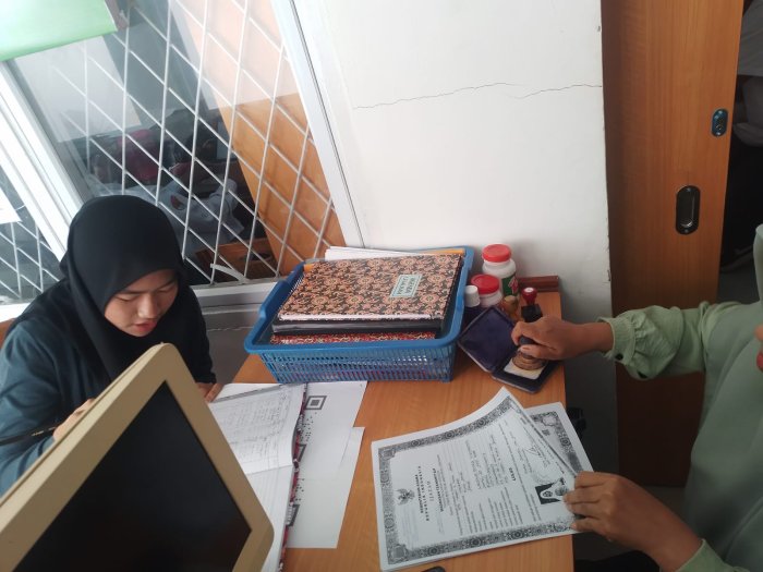 PTSP MTsN 2 Kota Jambi Layani Legalisir Ijazah Alumni