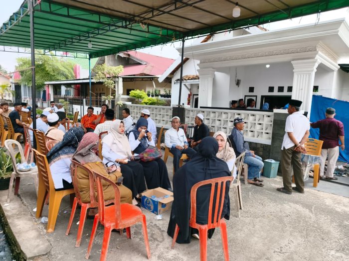 Keluarga Besar MTsN 2 Kota Jambi Gelar Takziah di Dua Rumah Duka