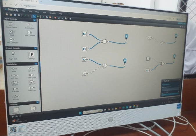 Serunya Belajar Logika Komputer dengan Aplikasi Simulasi di MTsN 2 Kota Jambi