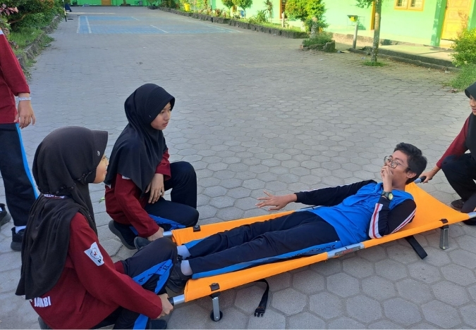 Latihan PMR MTsN 2 Kota Jambi: Edukasi dan Semangat Madrasah Latihan PMR MTsN 2 Kota Jambi: Edukasi dan Semangat Madrasah