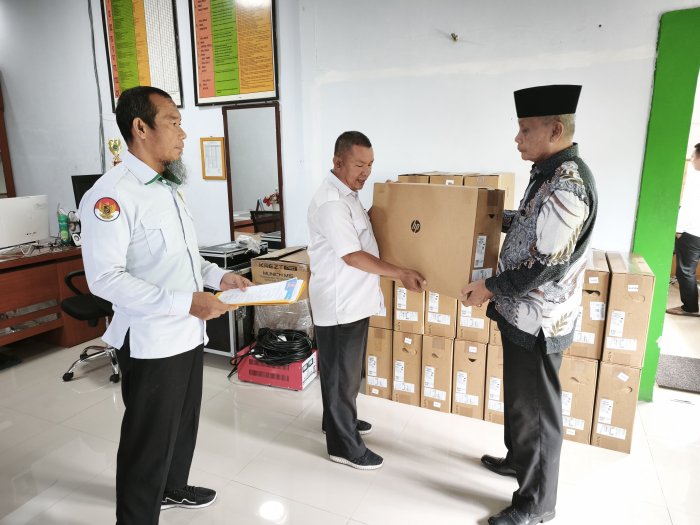 Resmi, Serah Terima Fasilitas Penunjang Kegiatan dari Komite MTsN 2 Kota Jambi Resmi, Serah Terima Fasilitas Penunjang Kegiatan dari Komite MTsN 2 Kota Jambi