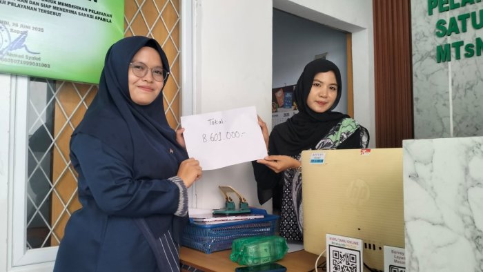 Penyerahan Donasi MTsN 2 Kota Jambi untuk Korban Bencana Sumatra