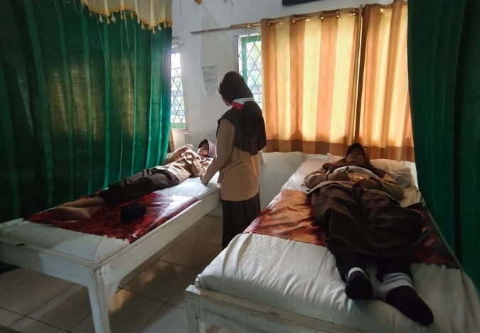 PMR MTsN 2 Kota Jambi Siaga Kesehatan di Upacara Hari Kesaktian Pancasila PMR MTsN 2 Kota Jambi Siaga Kesehatan di Upacara Hari Kesaktian Pancasila