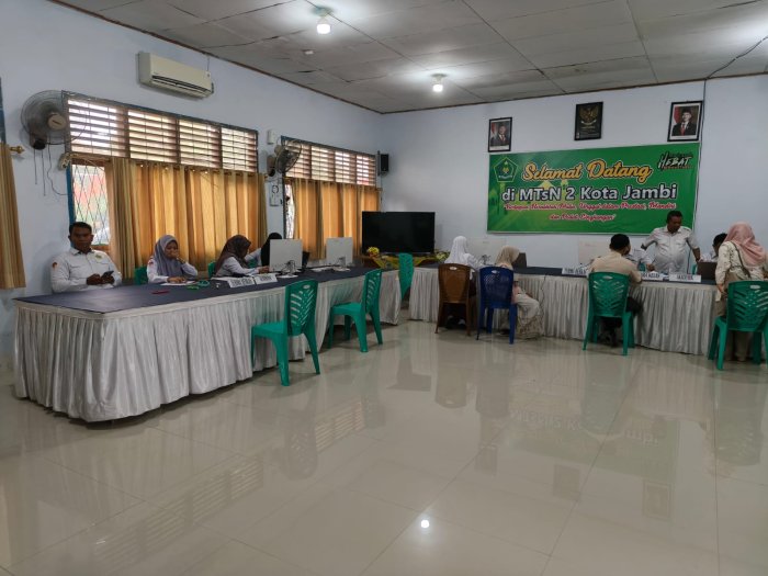 Hari Pertama Penerimaan Berkas, MTsN 2 Kota Jambi Didatangi Calon Pendaftar Hari Pertama Penerimaan Berkas, MTsN 2 Kota Jambi Didatangi Calon Pendaftar