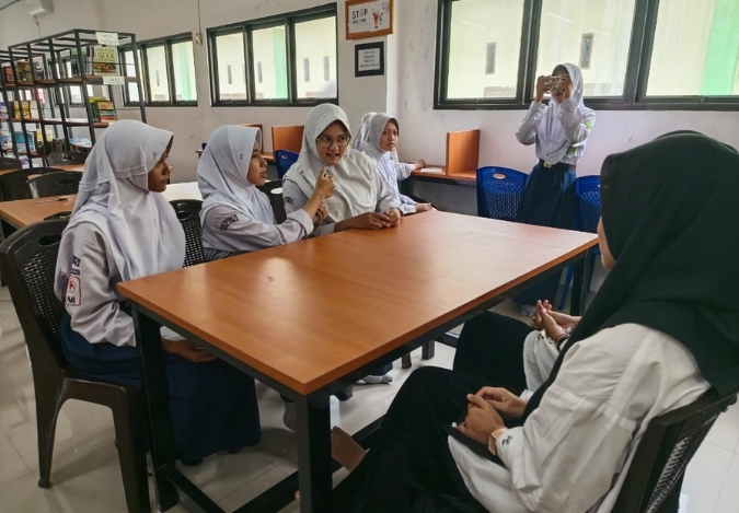 Simulasi Wawancara Nyata: Siswa 9 Eksplorasi Profesi Guru Bersama Mahasiswa PLP Simulasi Wawancara Nyata: Siswa 9 Eksplorasi Profesi Guru Bersama Mahasiswa PLP