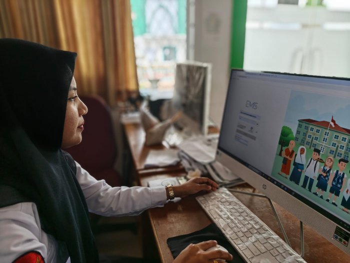 Gangguan Sistem Tak Hentikan Proses Update Data EMIS di MTsN 2 Kota Jambi