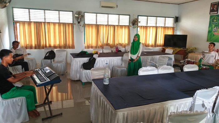 Siswa MTsN 2 Kota Jambi Siapkan Musikalisasi Puisi untuk Hari Guru