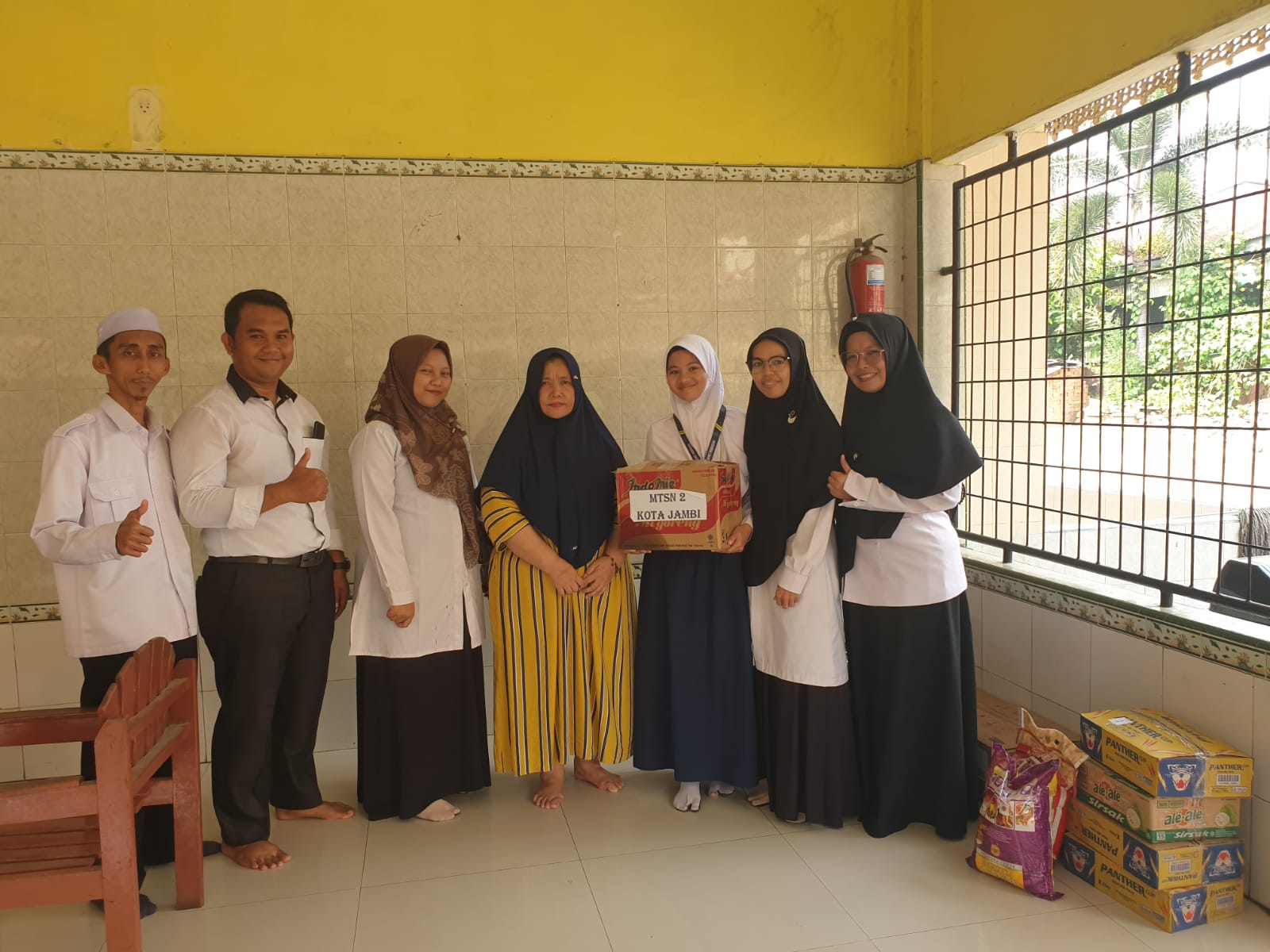 MTsN 2 Kota Jambi Beri Bantuan Sembako Ke Panti Asuhan MTsN 2 Kota Jambi Beri Bantuan Sembako Ke Panti Asuhan
