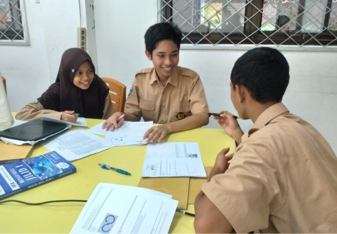 OMI Madrasah Menanti, Siswa MTsN 2 Kota Jambi Pacu Latihan Soal IPA